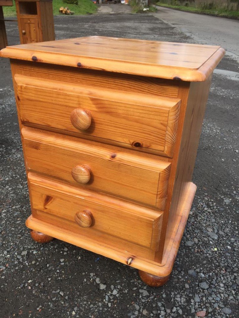 Solid pine bedside three drawer chest on bun feet in Bonnybridge
