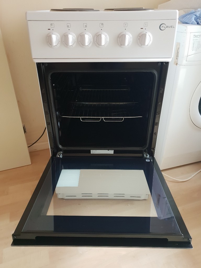 Electric oven freestanding FLAVEL, great condition 2016 model