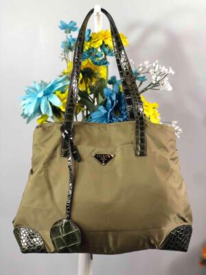 PRADA グリーン ビジネスバッグ　ギャランティ有 PRADA グリーン ビジネスバッグ ギャランティ有