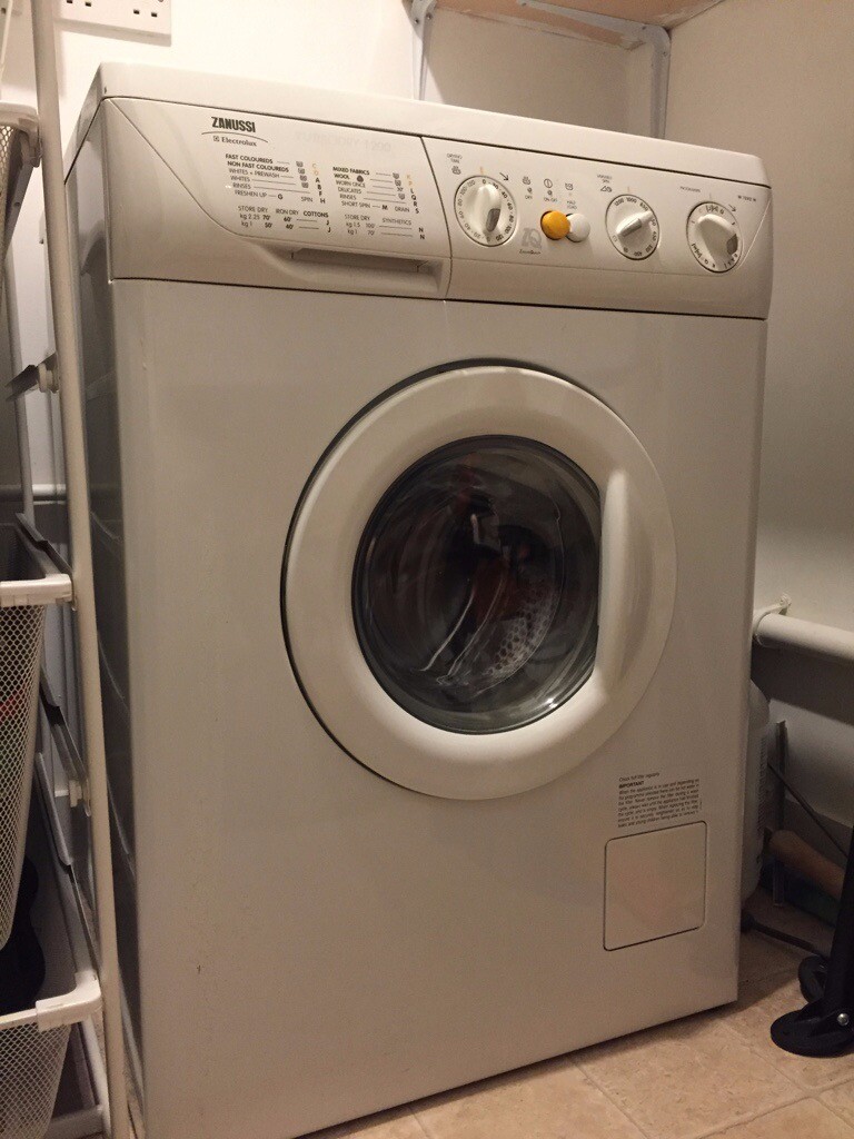 Zanussi washer dryer W1242 washing machine in Southside, Glasgow