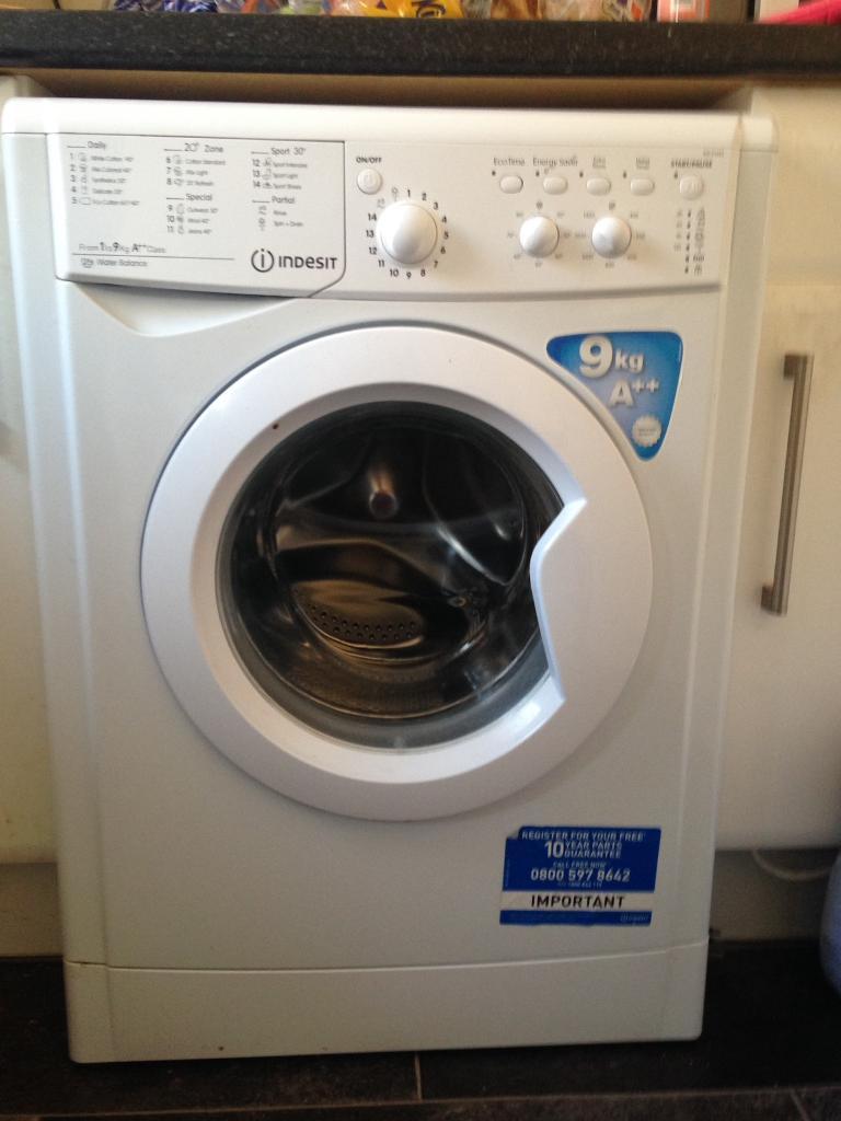 Indesit IWC91482 washing machine 9kg A++ in Dunkirk, Nottinghamshire