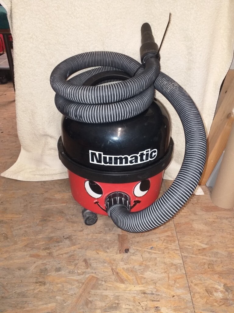 HENRY HOOVER / VACUUM CLEANER,,PIPE,,NEW BAG,,CLEANED,, in Chingford, London Gumtree