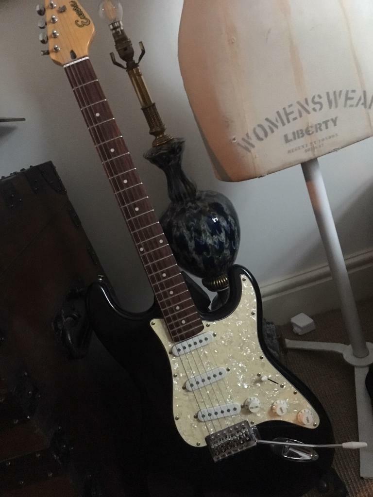Electric guitar with whammy bar and case in Tilehurst, Berkshire