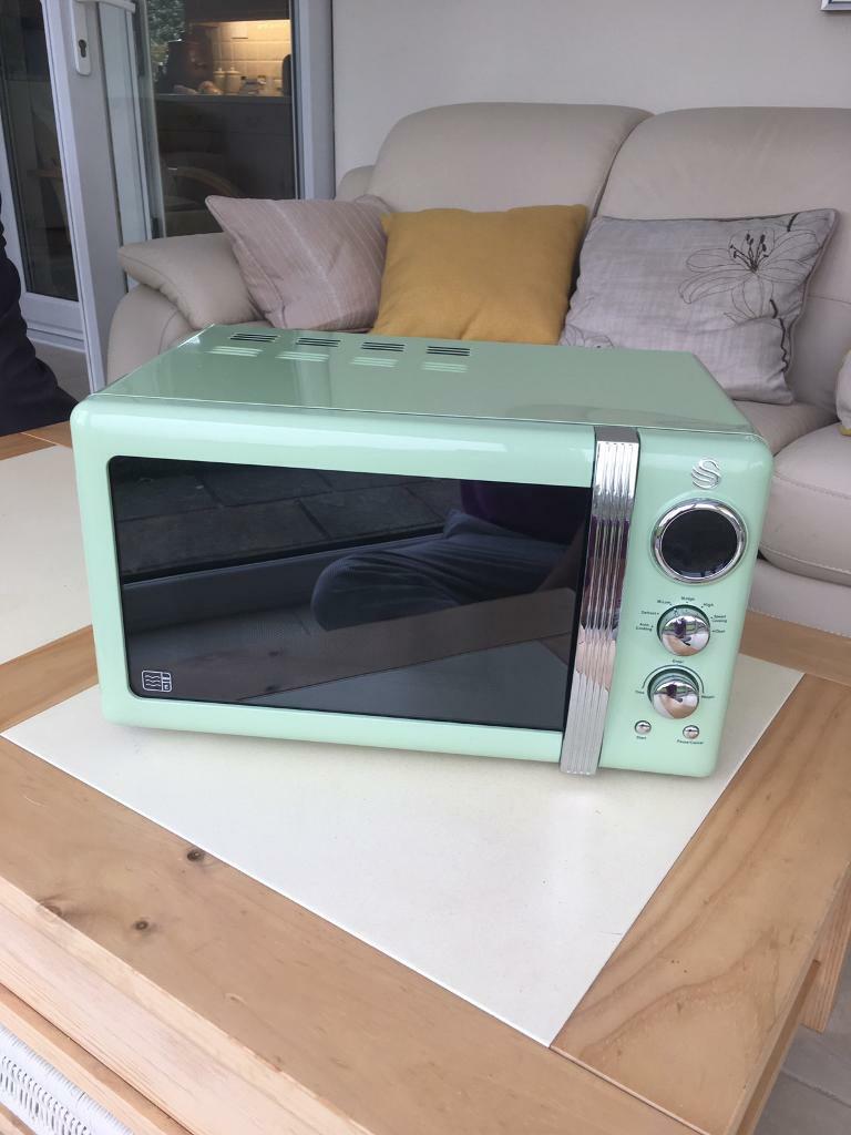 Swan retro microwave green BRAND NEW WITH BOX in Tarleton, Lancashire