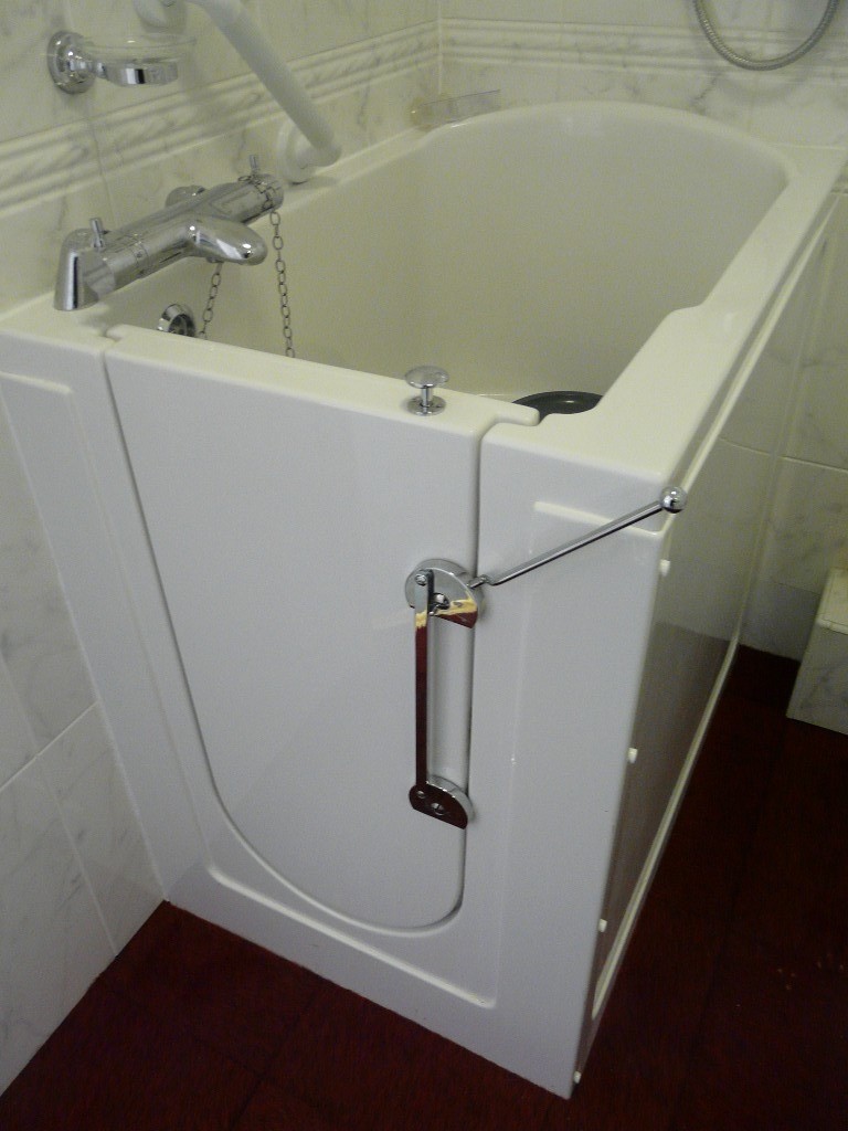 New and unused disabled walkin bath/shower in Bournemouth, Dorset
