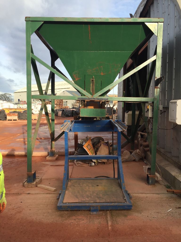 AGGREGATE BAGGING PLANT HOPPER AND SCALES DONCASTER in Thorne