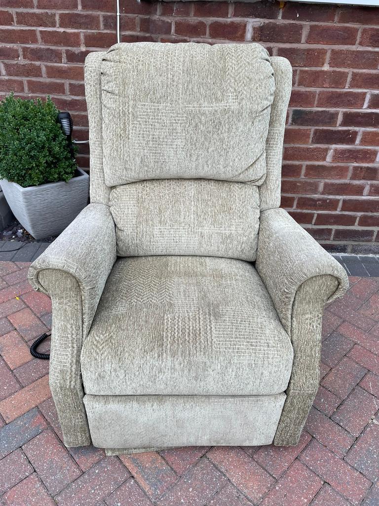 Sage green electric riser,recliner mobility chair(free delivery 🚚🚚