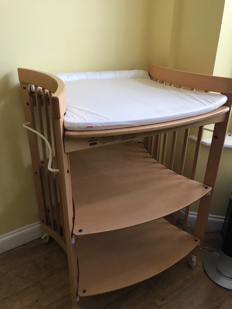 Stokke Sleepi Changing Table with mat and accessories in Woodley