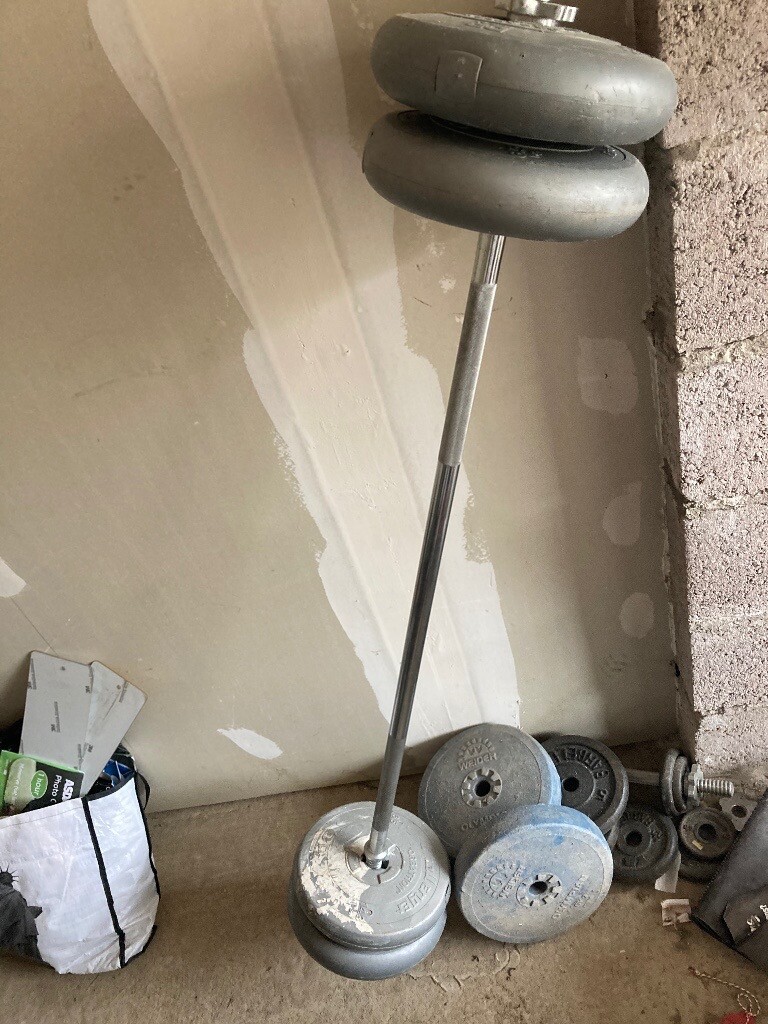 Marcy weight bench with bar and weights in Motherwell, North