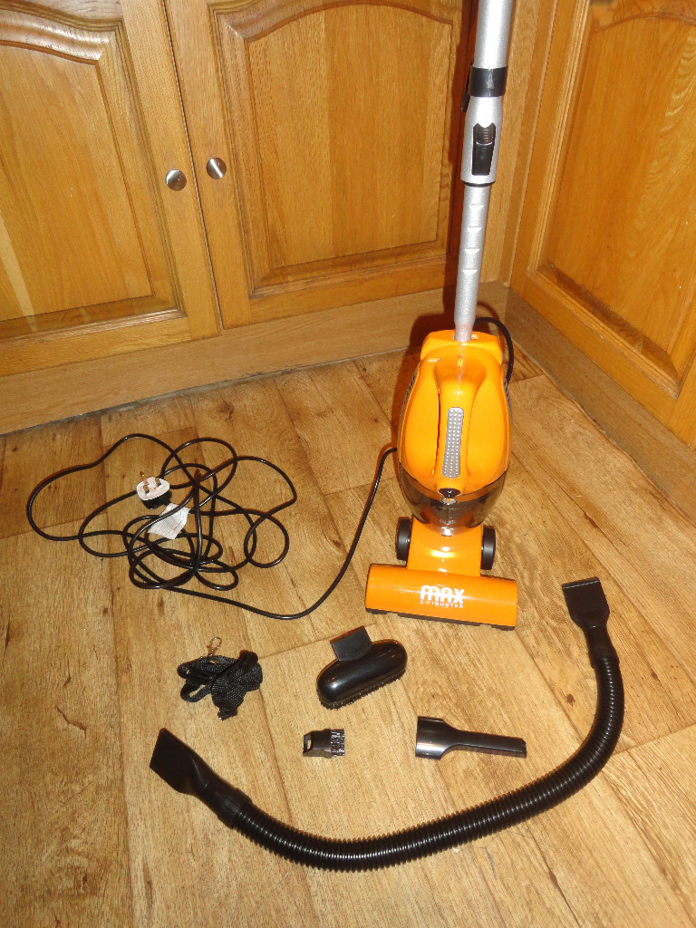 Max Dirtbuster Cyclonic Lightweight Vacuum cleaner. Converts to hand