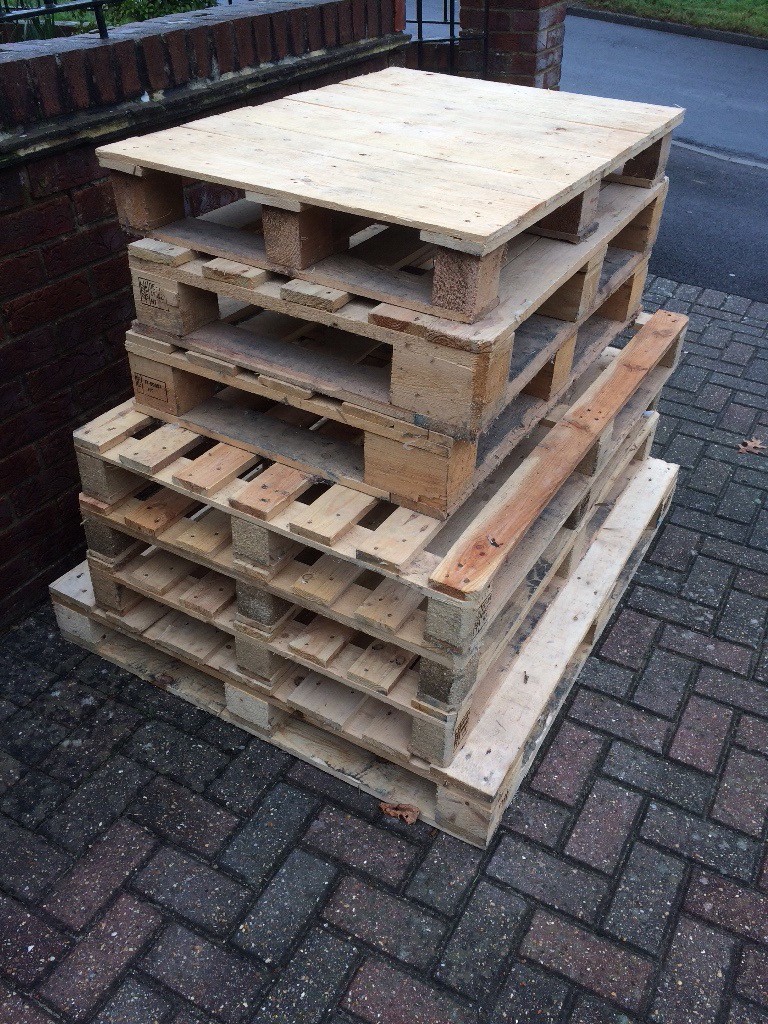 Free wooden Pallets for collection in Hythe, Hampshire. in Hythe