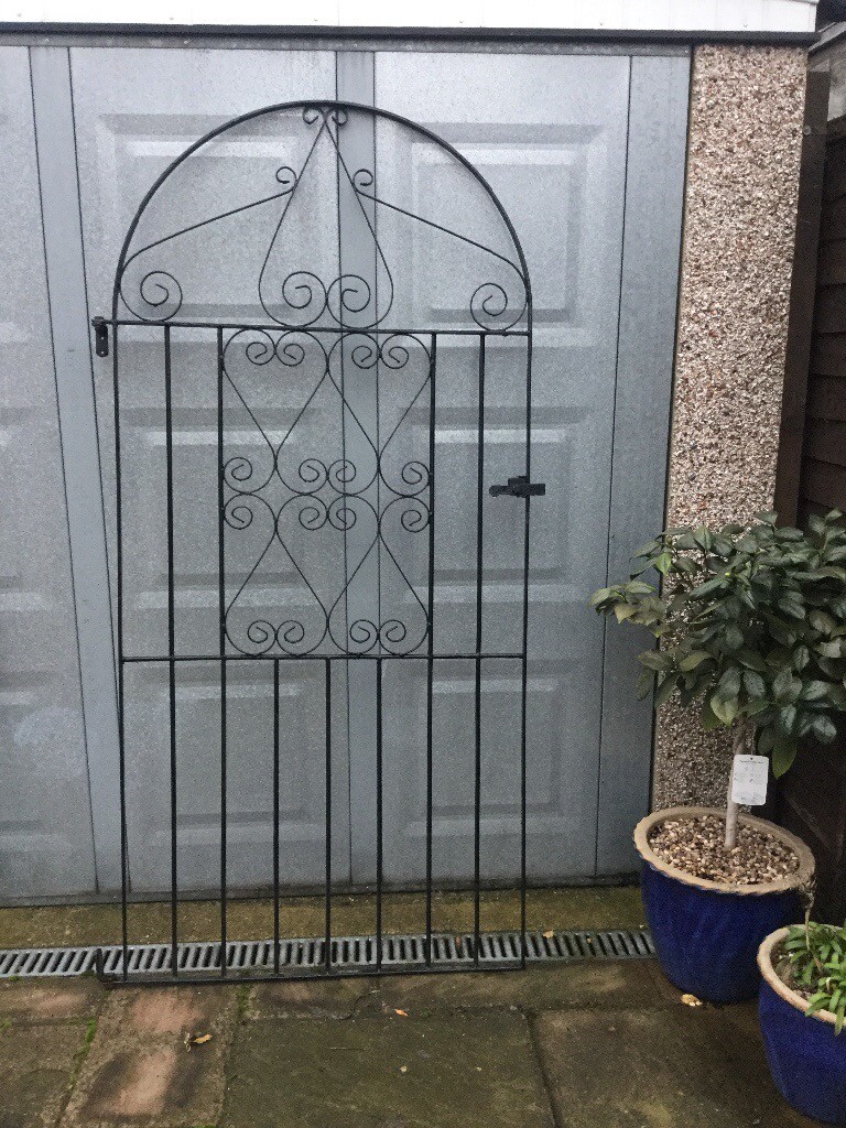Wrought iron gate rounded top Approx 188cmx89cm plus fittings in