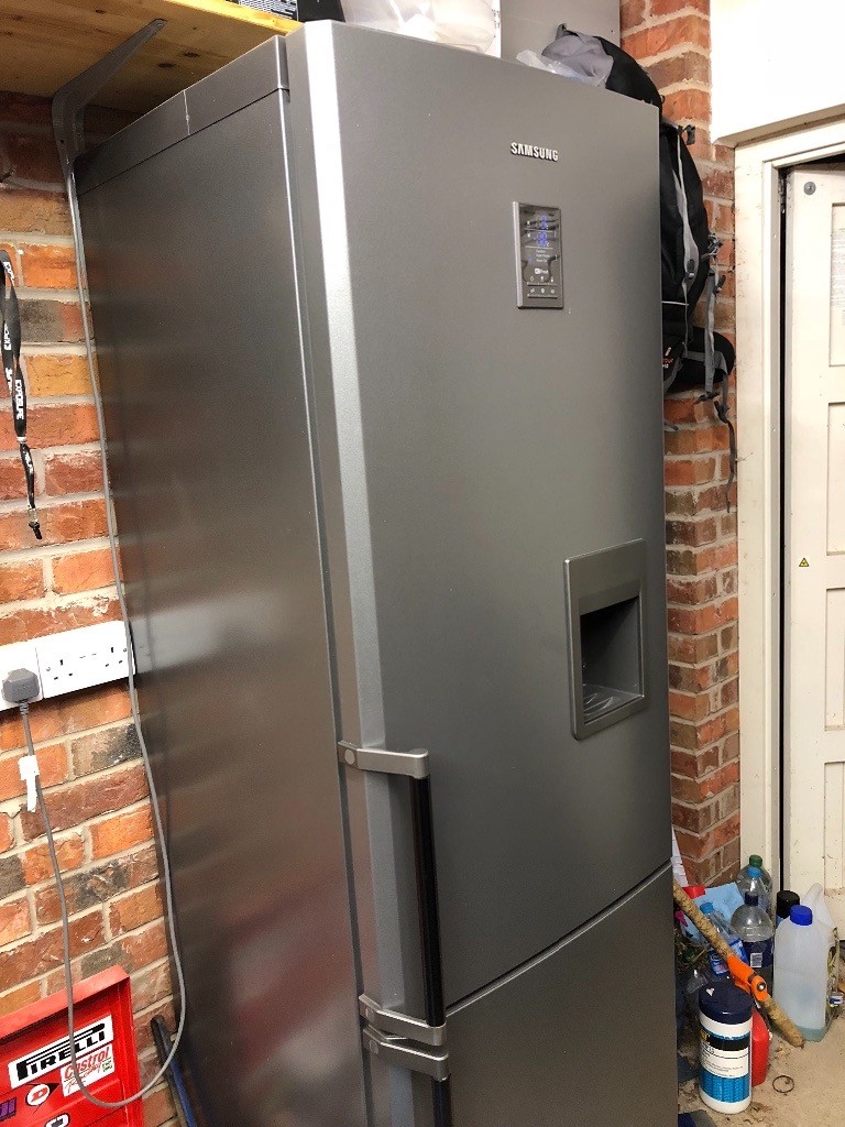 Samsung RL41WGTB Frost Free Fridge Freezer with Stored Water Dispenser