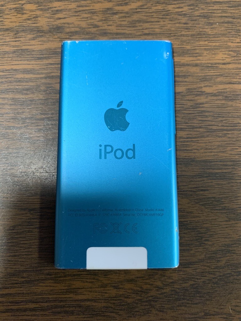 Apple iPod nano 7th Generation Blue (16 GB) Bundle - See Pictures