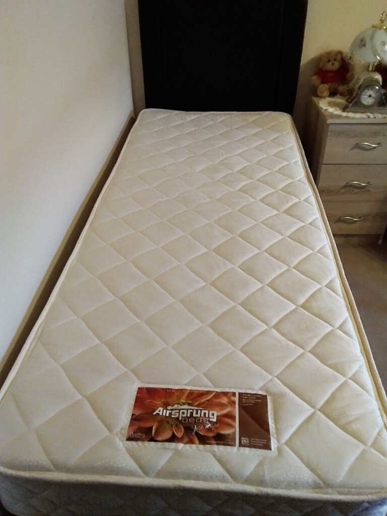 2ft6 single bed with drawer and new mattress and new headboard in Milton Keynes