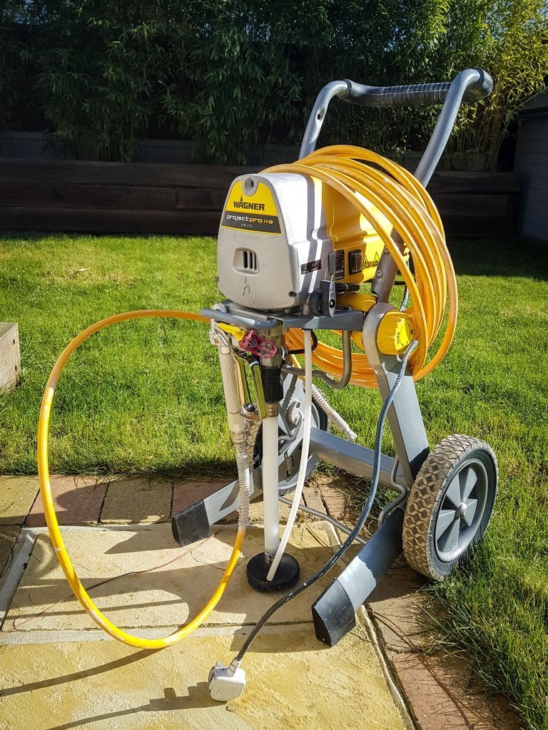 Spraying with airless sprayer