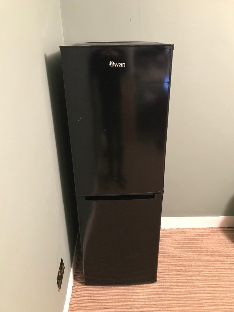 sr8180b 48cm wide fridge freezer black