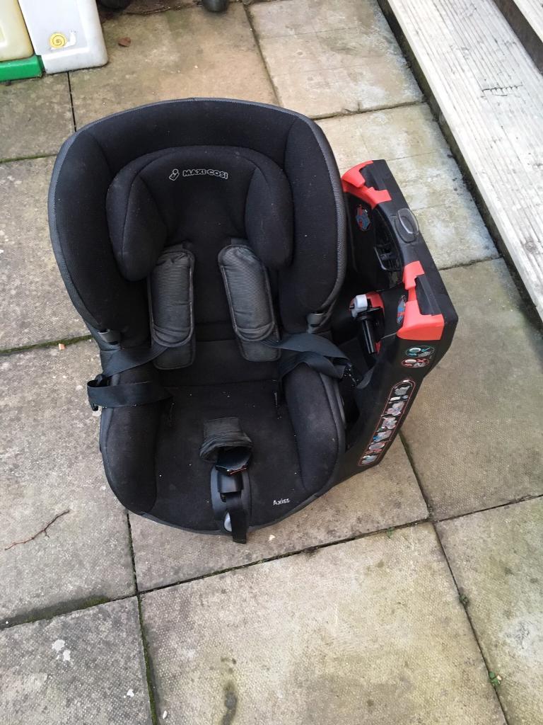 Maxi Cosi Axiss Car Seat with 90 degree swivel base in Bow, London