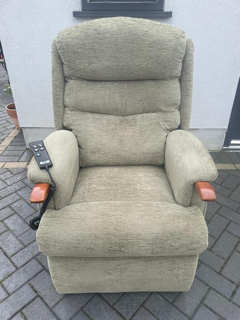 HSL RIPLEY DUAL MOTOR RISER RECLINER CHAIR STANDARD SIZE in Bradford