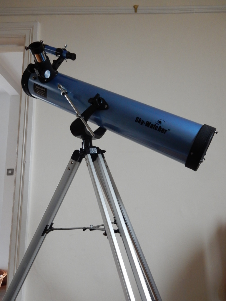 Skywatcher 3" Newtonian Reflector Telescope 76mm with Lenses and Tripod