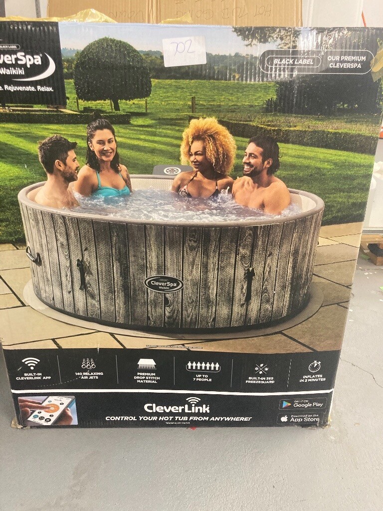 CLEVERSPA® BLACK LABEL WAIKIKI 7 PERSON HOT TUB WITH CLEVERLINK® APP