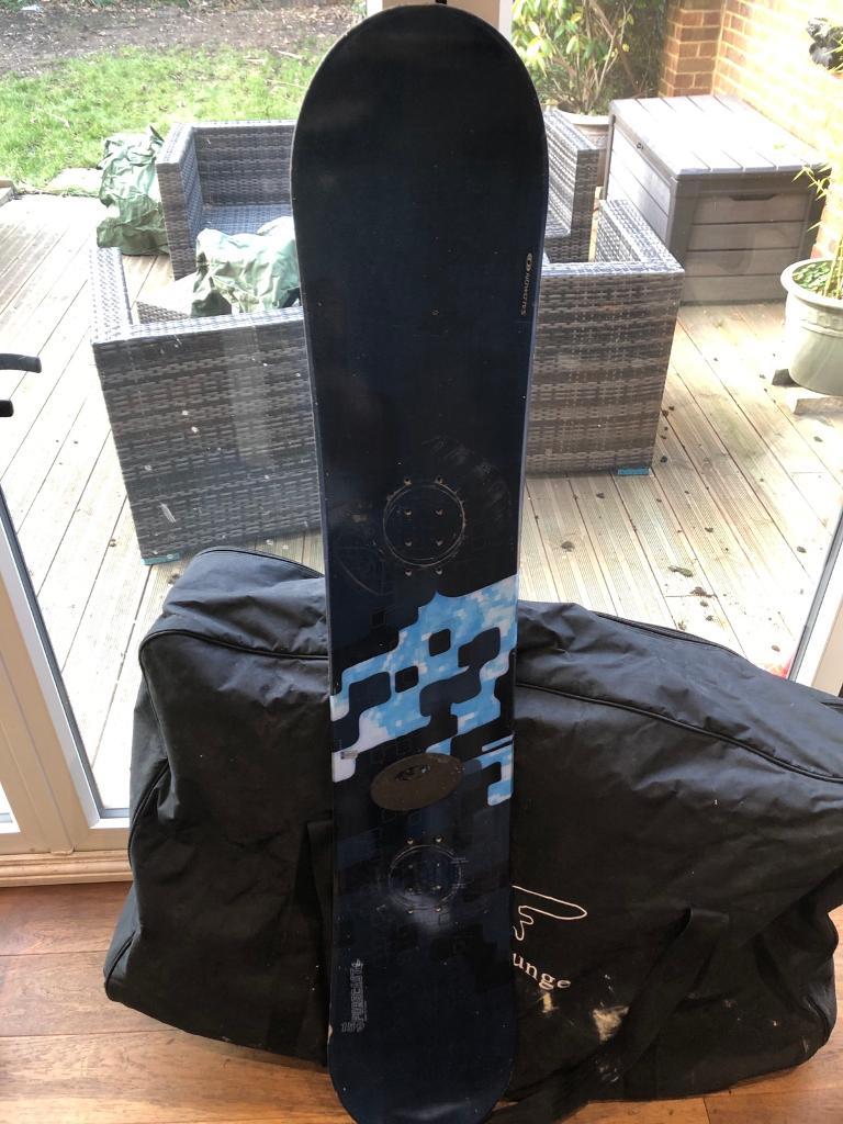 Salomon 159 beginner/intermediate snowboard with burton bindings in