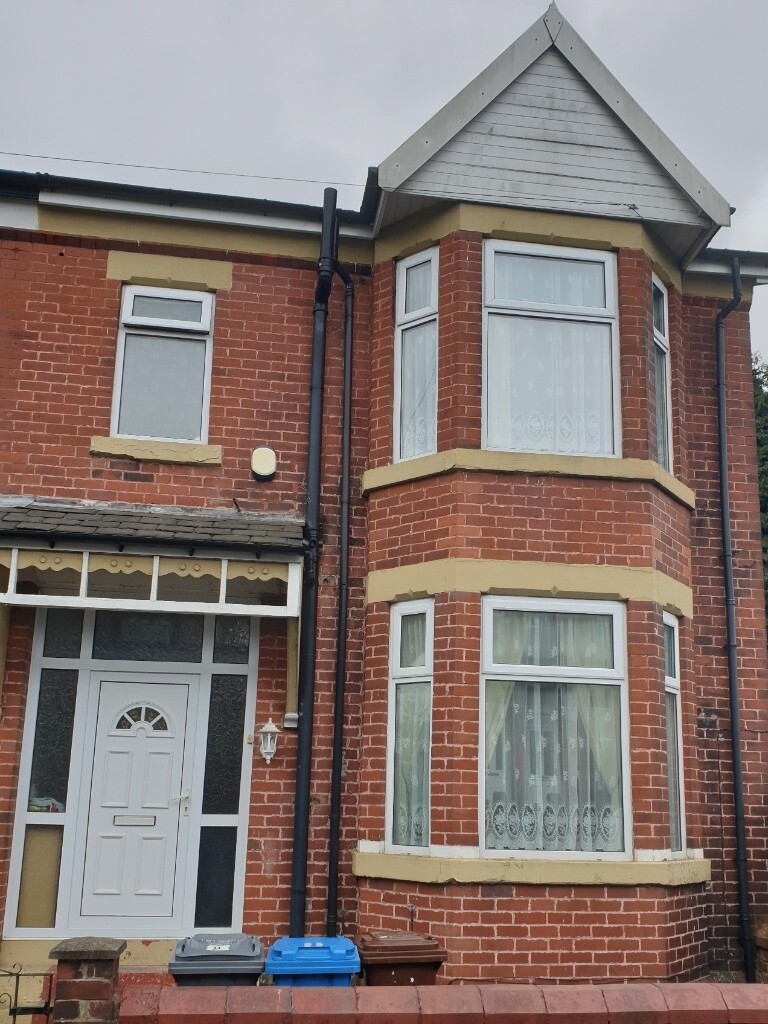 4 Bed Semi Detached House for Rent in Crumpsall, M8 in Cheetham Hill
