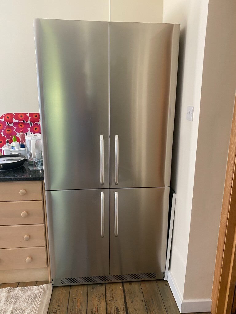 Freestanding Zanussi Americanstyle Fridge Freezer in Guildford