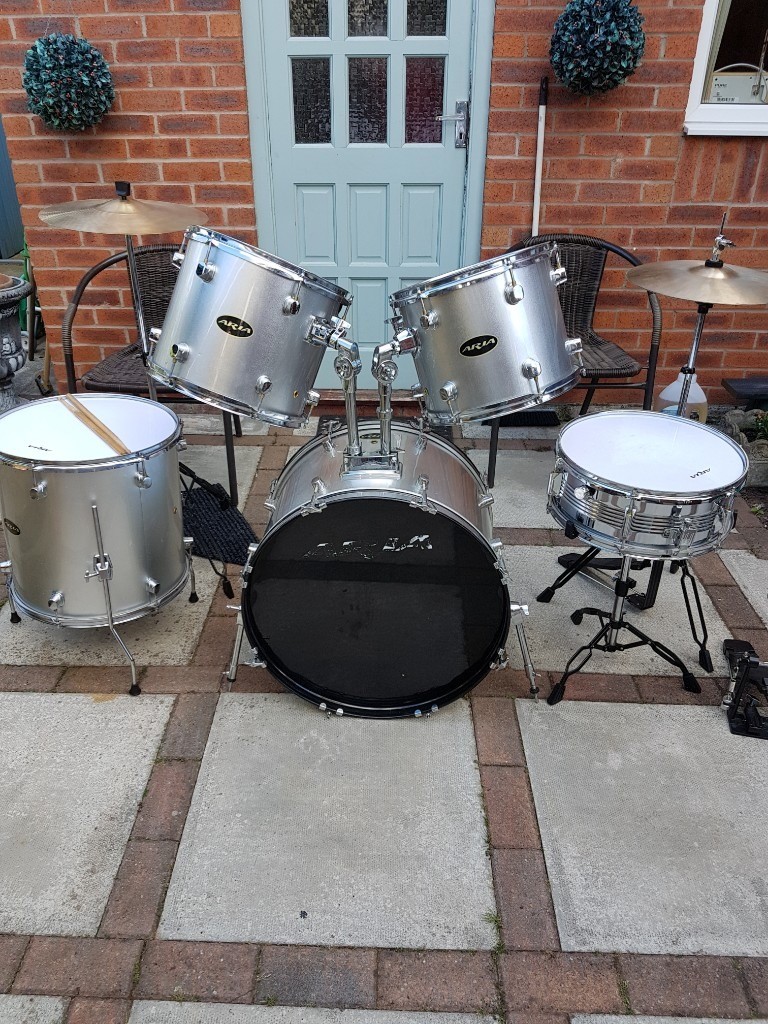 ARIA FULL SIZE DRUM KIT IN SILVER FINISH in Stockport, Manchester