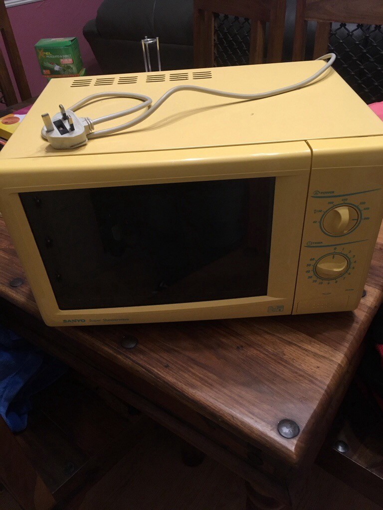 Sanyo Microwave Oven 800 Watt In Stoke On Trent Staffordshire