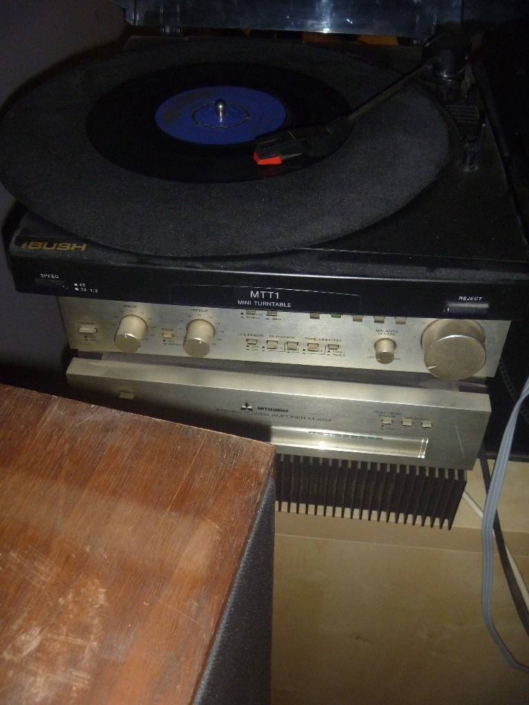VINTAGE HIFI SYSTEM MITSUBISHI STEREO POWER AMPLIFIERS & 2 TANNOY T115