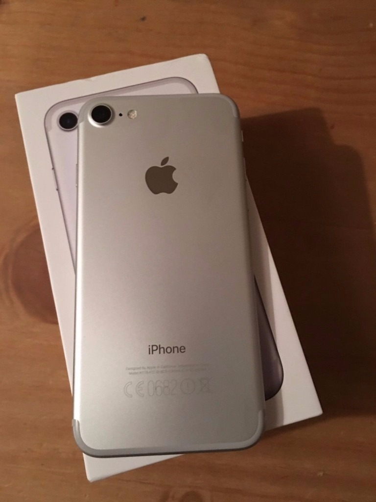 iPhone 7 32GB in silver, as new locked to O2 in Bristol Gumtree