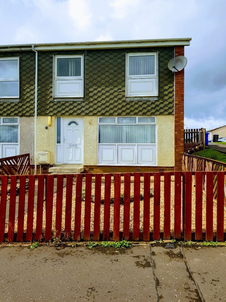 NEW FARM LOCH 3 DOUBLE BEDROOM SPACIOUS END TERRACE in Kilmarnock