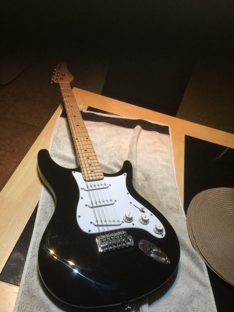 electric guitar LINDO excellent at Sheffield in High Green, South