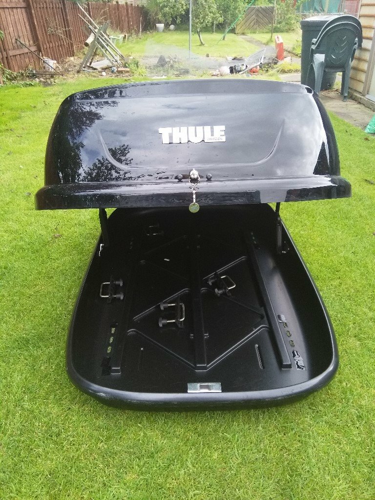 Thule Ocean 80 car roof box Glossy Black with 2 Keys Good Condition