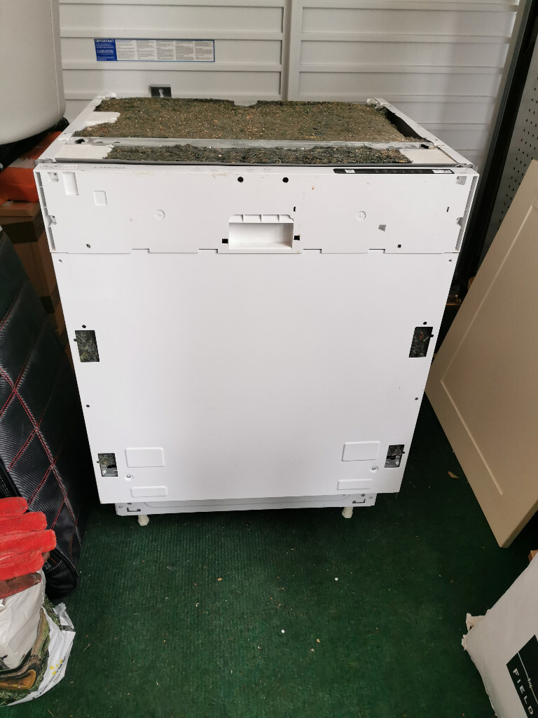Built in dish washer by Lamona. Full working order with all fittings