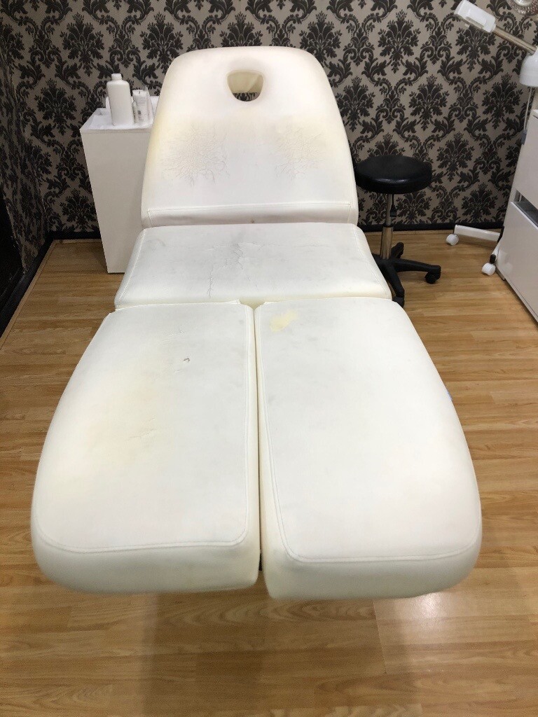 Beauty Couch For Sale Extra Padded For Comfort Use De But In Good