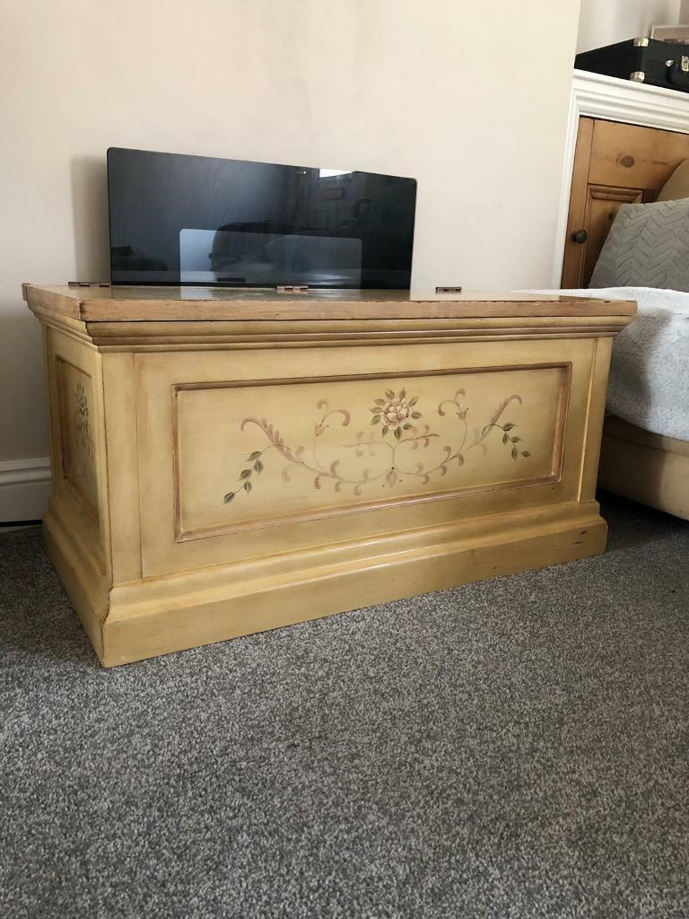 Wooden storage box/ ottoman in York, North Yorkshire Gumtree