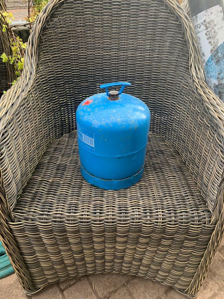 Camping as 2.75kg 907 butane gas refill bottle in Newton Mearns
