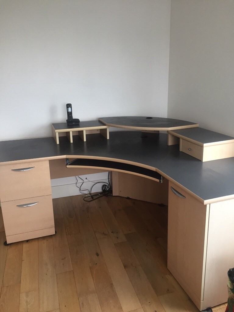 Large corner desk in Chelmsford, Essex Gumtree