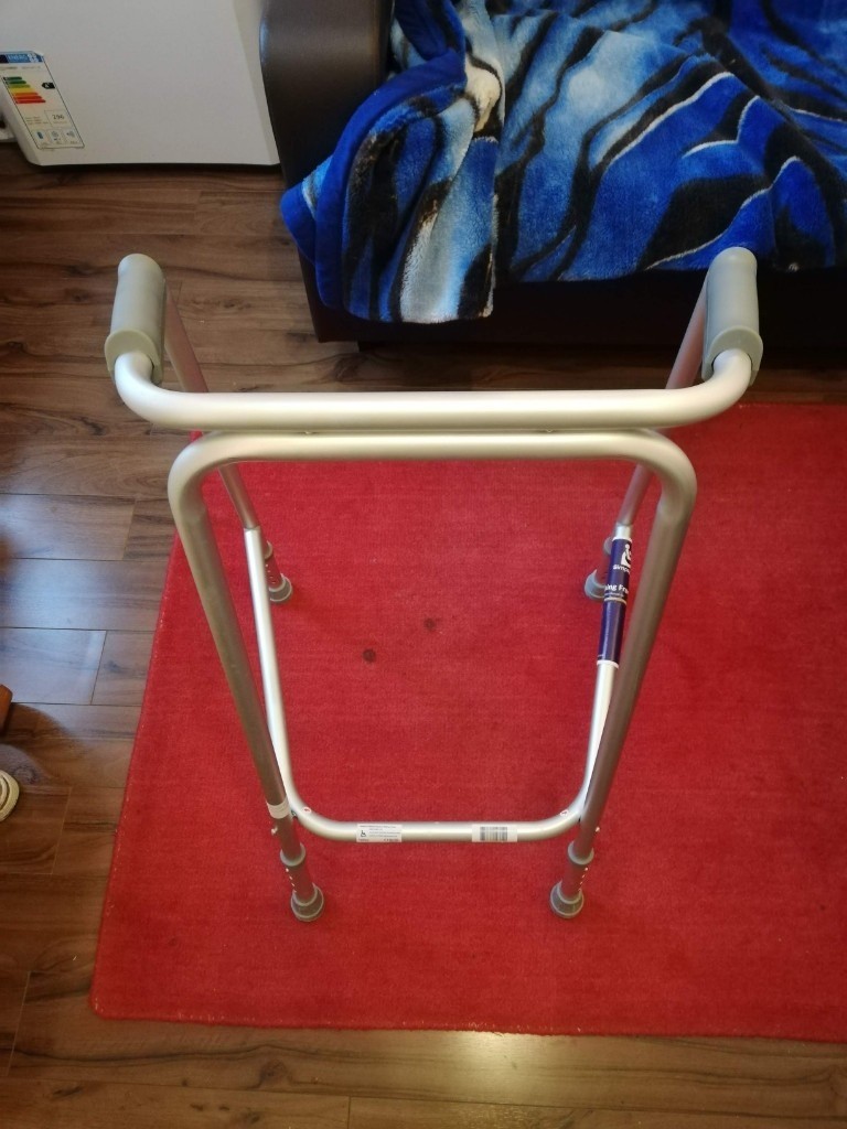 Zimmer frame walking frame in very good condition come any time