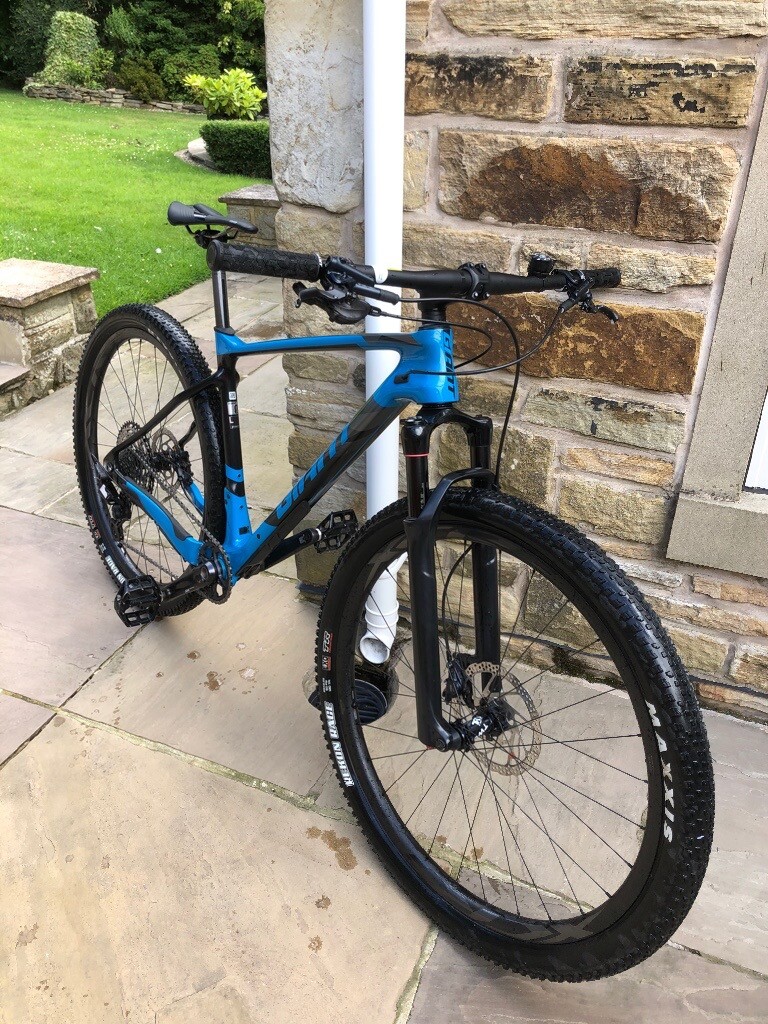 Carbon mountain bike. Giant XTC Advanced. 29er in large frame. in