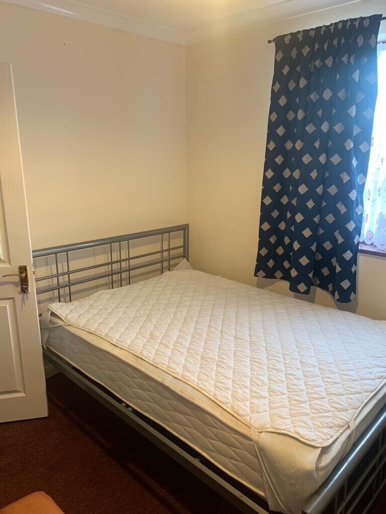 Double room near Norbury. Inclusive of all bills £450pcm. SW16 4UD .