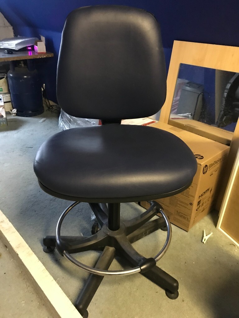 Hairdressing chair adjustable in Middleton, West Yorkshire Gumtree