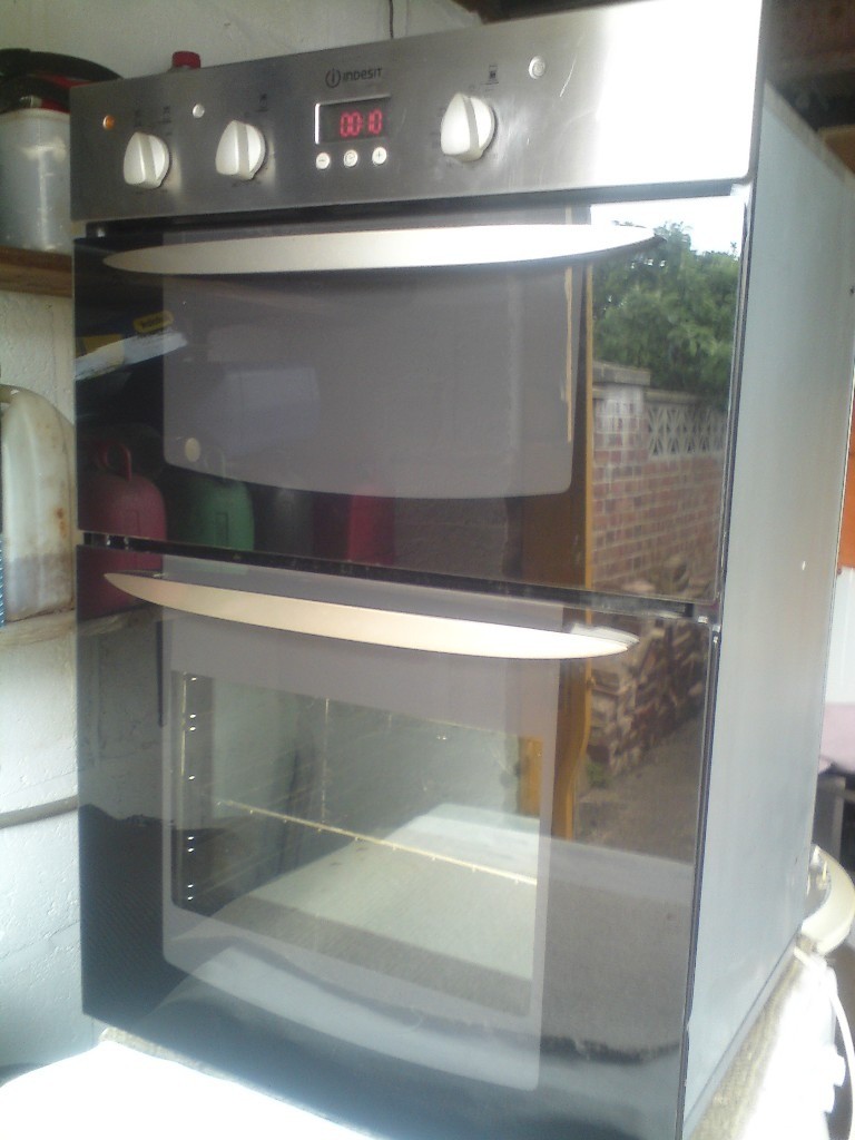 INDESIT BUILT IN DOUBLE FAN ASSISTED OVEN,TIMER,CAN BE SEEN WORKING