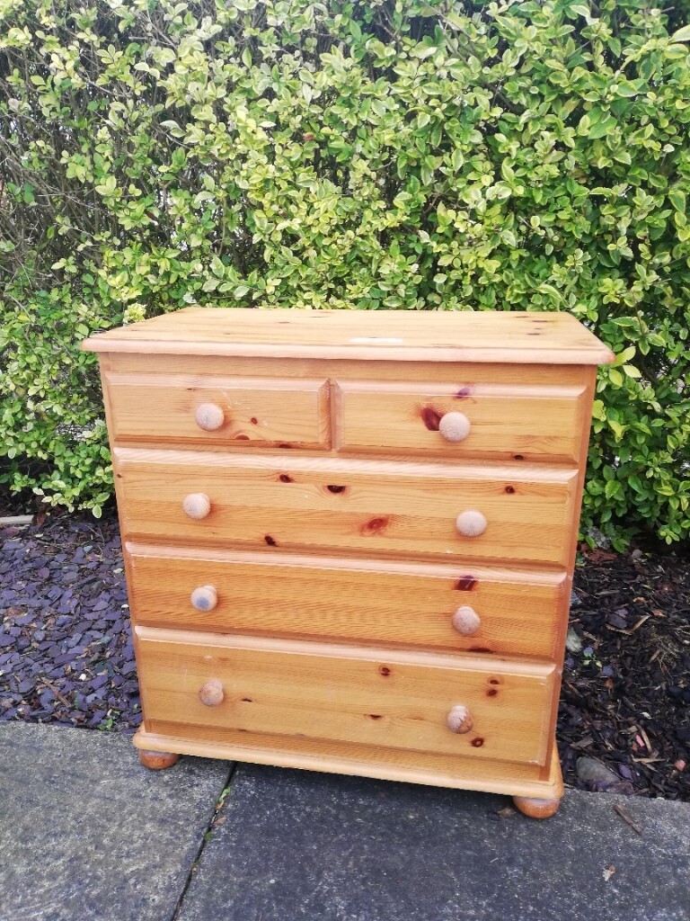 Solid pine chest of drawers in Stirling Gumtree