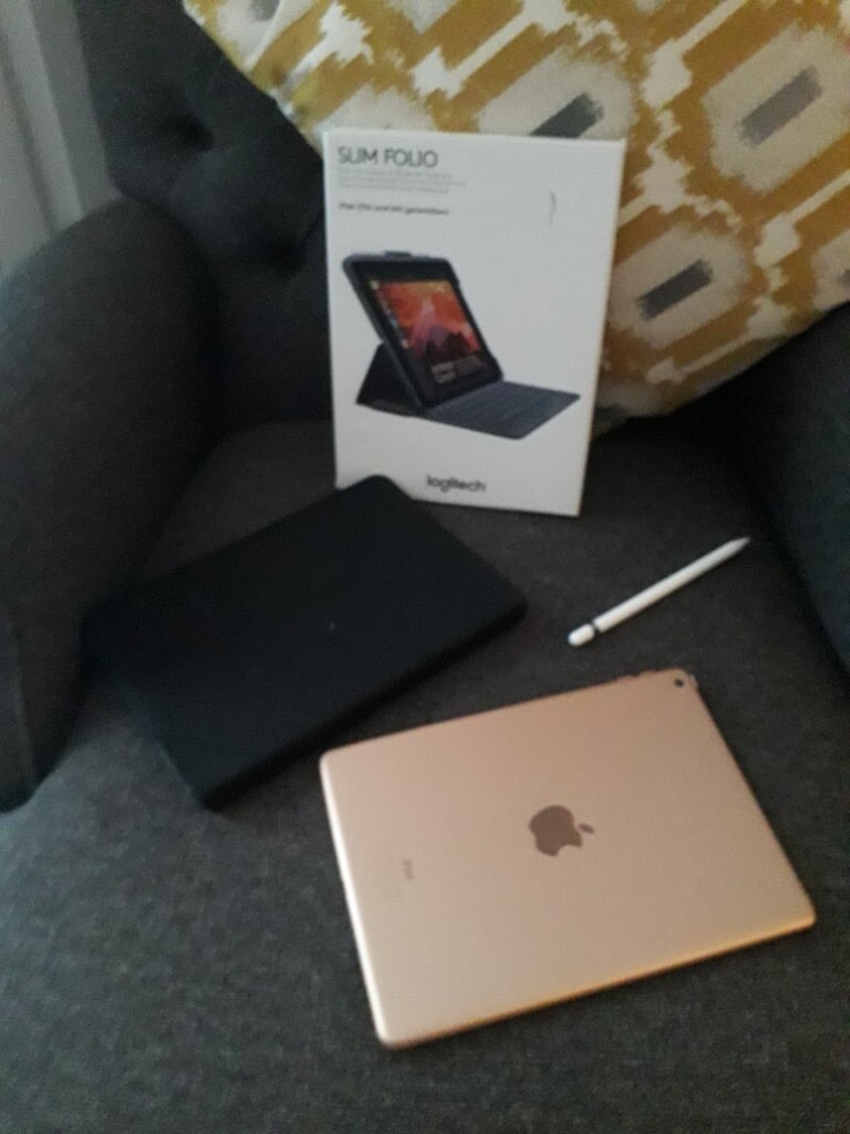 Ipad 6th Generation Rose Gold 128gb, immaculate condition. Including