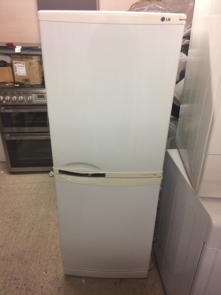 **LG**FRIDGE FREEZER**FROST FREE**A RATED**COLLECTION\DELIVERY**NO