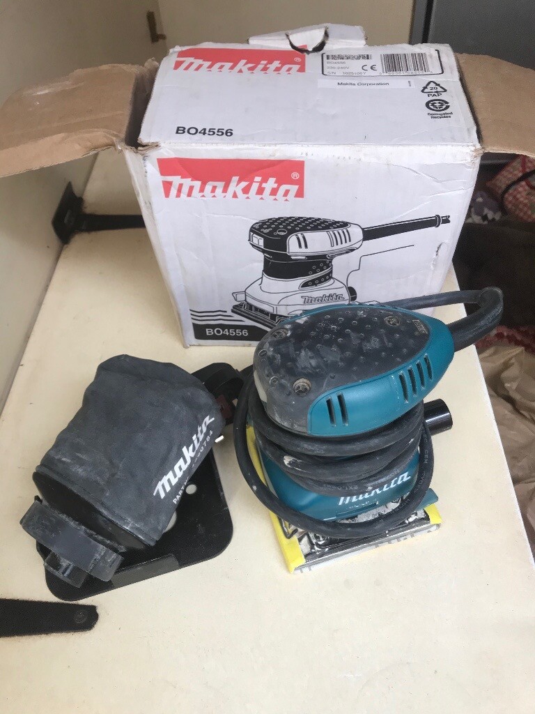 Makita BO4556 Clamp Finishing Palm Sander Inc. Dust Bag in Kings