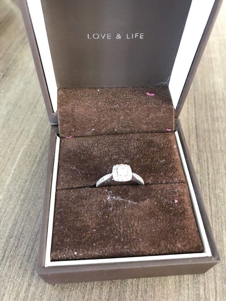 BEAUTIFUL ERNEST JONES 9CT WHITE GOLD .33CT ENGAGEMENT RING EXCELLENT